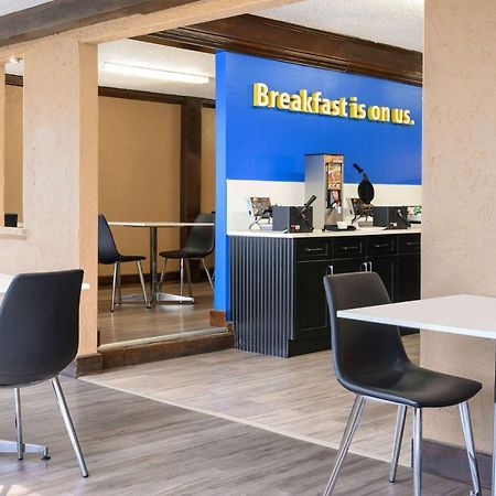 Days Inn By Wyndham Fredericton Kültér fotó