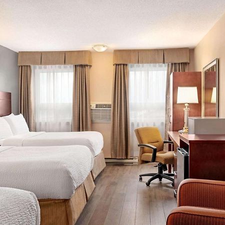 Days Inn By Wyndham Fredericton Kültér fotó