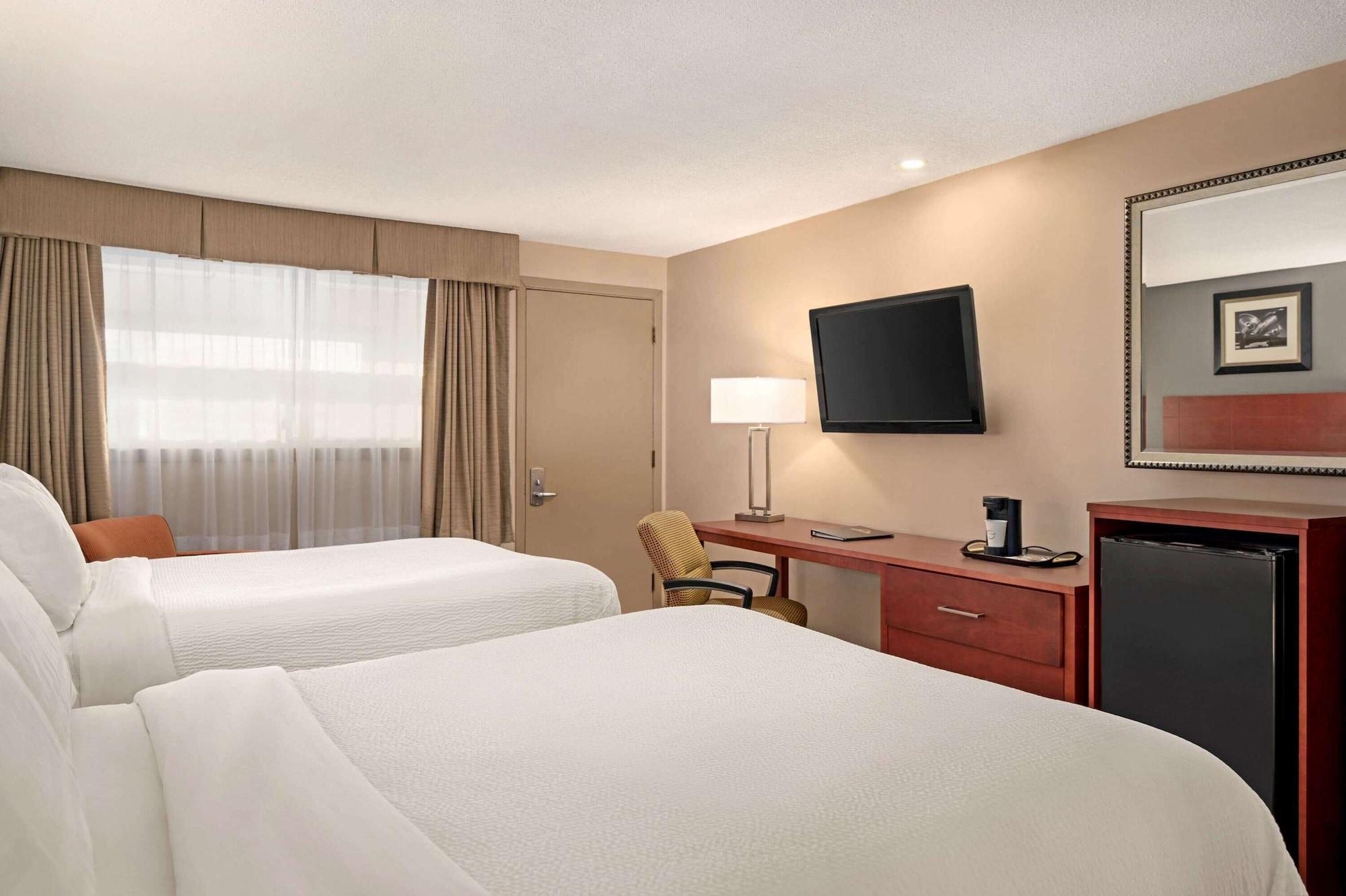 Days Inn By Wyndham Fredericton Kültér fotó